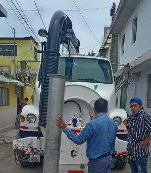 Personal operativo de CAPAMH realizó trabajos de desazolve en la línea general de drenaje en la comunidad de Santa Anita